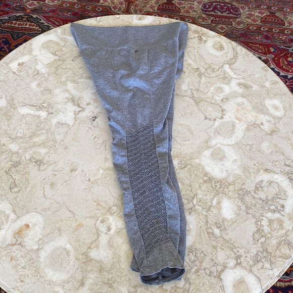 Fabletics Sync High-Waisted Perforated 7/8 Performance Running Fitness Tights XL - Picture 2 of 7